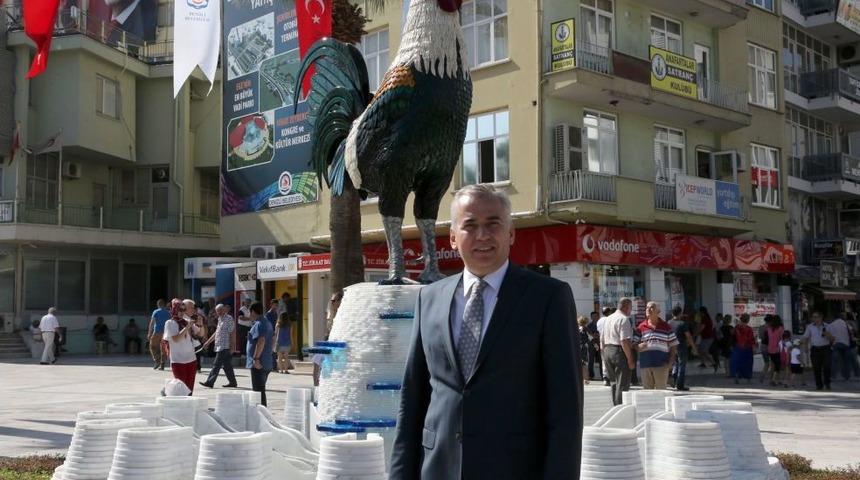 Denizli Horozu G&uuml;nde Ikişer Saat Arayla &Ouml;tecek