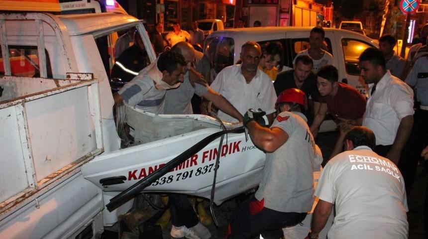 Ara&ccedil;ta Sıkışan S&uuml;r&uuml;c&uuml; G&uuml;&ccedil;l&uuml;kle Kurtarıldı