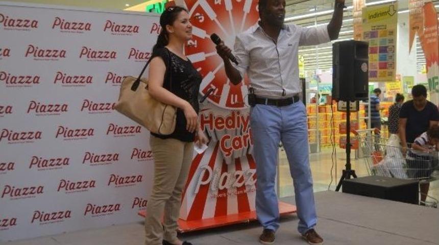 Ali Tınaz, Piazza&rsquo;da Şans Dağıttı