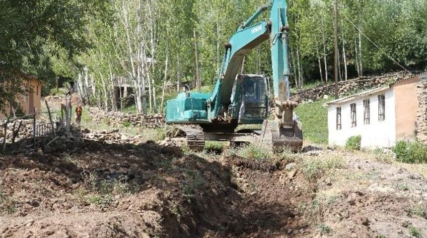 Taşlıyayla K&ouml;y&uuml;nde Dere Islah &Ccedil;alışması