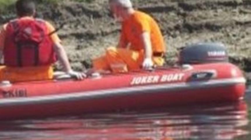 Oltasını kurtarmak isterken nehirde boğuldu