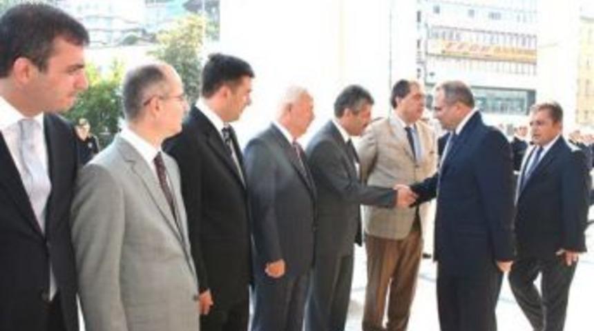 Yeni Vali g&ouml;revine başladı