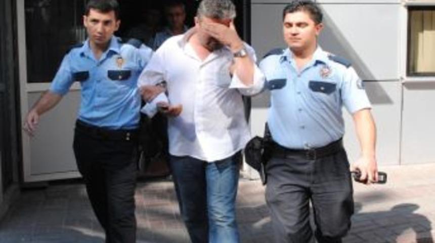 Alkoll&uuml; S&uuml;r&uuml;c&uuml;den Polise Hakaret