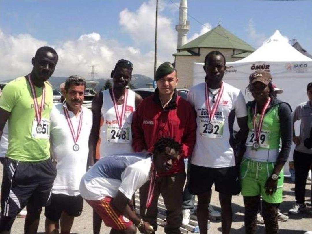 (&ouml;zel) Halk Koşularının Renkli Simaları