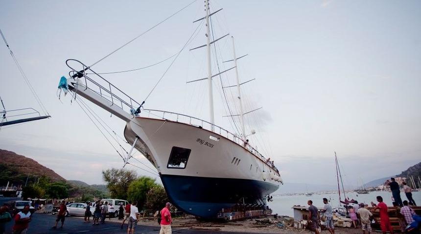 Taşınamayan Tersane Gemi &Uuml;retmeye Devam Ediyor