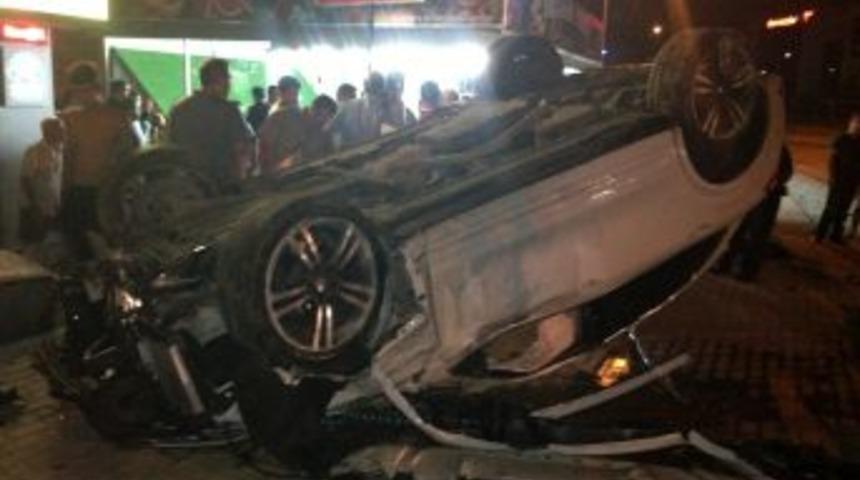 İşadamının Kullandığı L&uuml;ks Otomobil Takla Attı, 4 Kişi Yaralandı