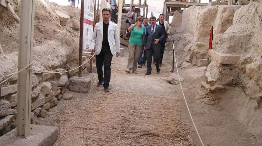 Aslantepe'nin D&uuml;nya K&uuml;lt&uuml;r Mirası Unesco Listesine Alınması İ&ccedil;in Başvuru Yapılacak