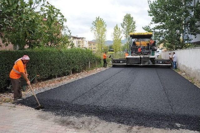 Başiskele'de Günde 800 Ton Asfalt Atılıyor