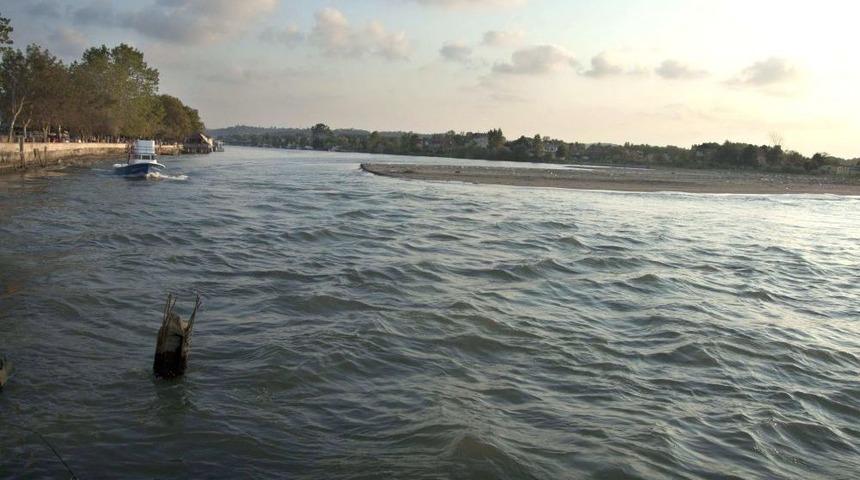 Karadeniz'de Dalgaların Getirdiği Kum Sakarya Nehri'nin Ağzını Daralttı