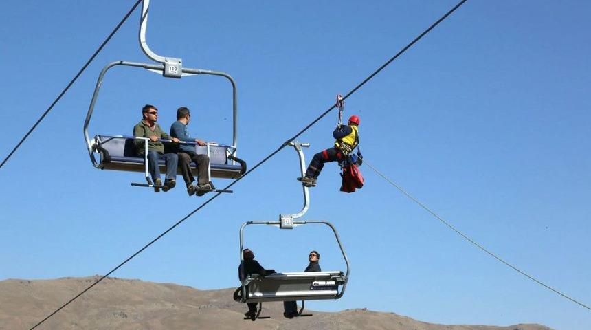 Teleferikte Mahsur Kalanlar 15 Dakikada Kurtarıldı