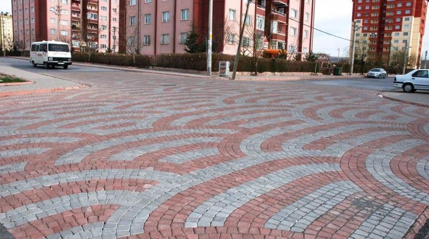 Kavşaklara Hız Kesici Ve Antik Taşlı D&uuml;zenleme Yapılıyor