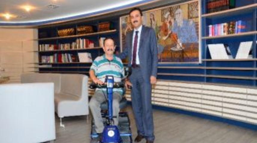 Başkan İsmail Bayram&rsquo;dan Ak&uuml;l&uuml; Engelli Arabası