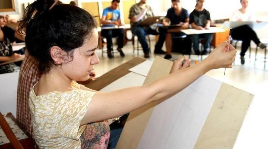 &Ccedil;om&uuml; G&uuml;zel Sanatlar Fak&uuml;ltesi'nde &Ouml;zel Yetenek Sınavı