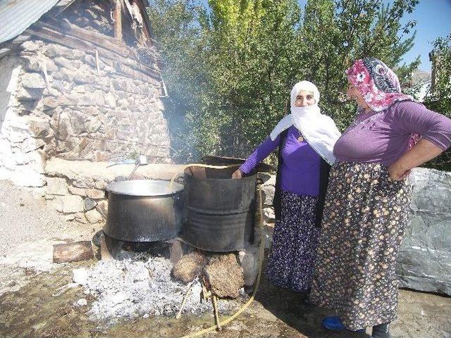 Narman'da Yüzyıllardır Devam Eden Bulgur Kaynatma Geleneği