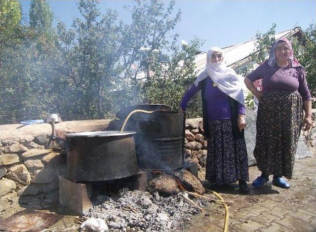 Narman'da Yüzyıllardır Devam Eden Bulgur Kaynatma Geleneği