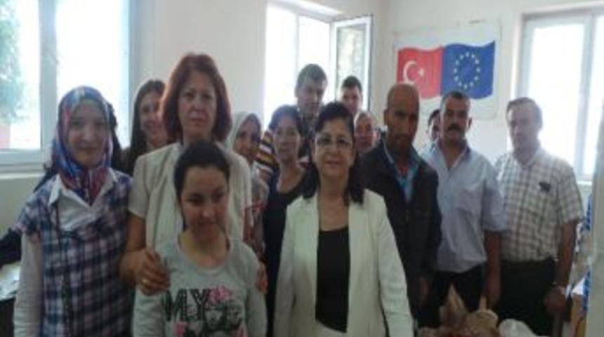 Devrek Engelililer Derneğinden 4. Ahşap Boyama Ve Vernikleme Kursu