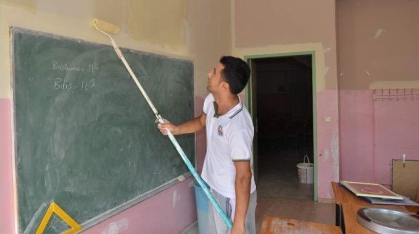 Okullarda Yenileme &Ccedil;alışmaları Başladı