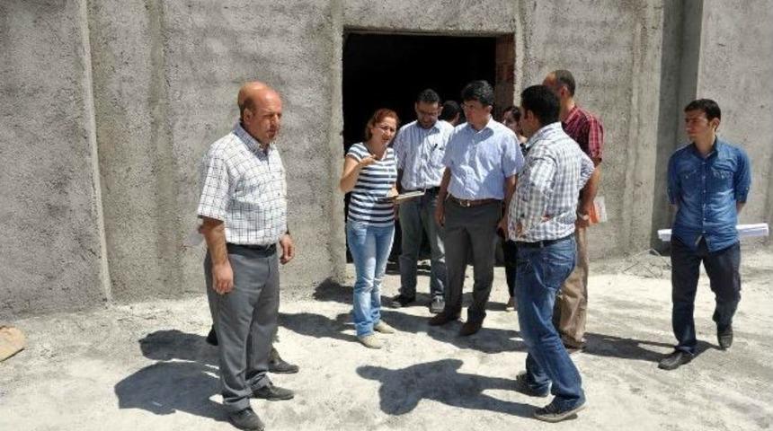 Vali Vekili Uyanık, H&uuml;k&uuml;met Konağı İnşaatında İncelemelerde Bulundu
