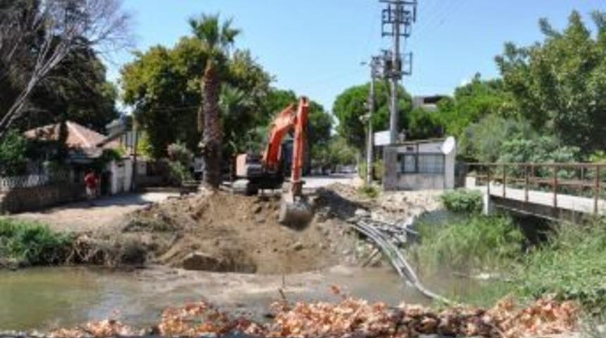 Ak&ccedil;ay&rsquo;daki K&ouml;pr&uuml;y&uuml; Hayırsever Vatandaş Yaptırıyor