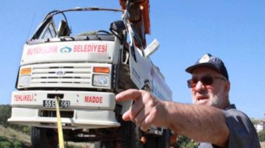 Freni Boşalan Kamyon Takla Attı, S&uuml;r&uuml;c&uuml;y&uuml; Emniyet Kemeri Kurtardı