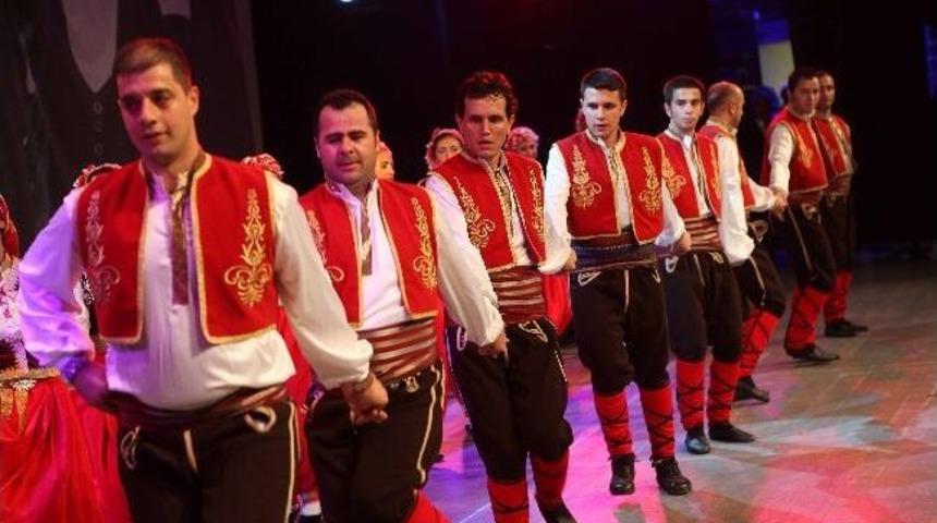 Bayraklılı Folkl&ouml;rc&uuml;ler Prag Yolcusu