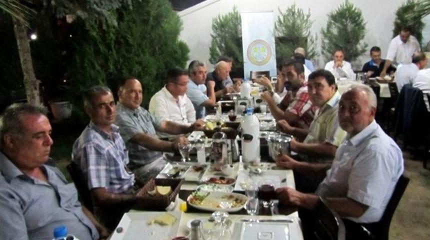 Salihli Ticaret Borsası&rsquo;ndan Emekliye Ayrılan Personeline Jest