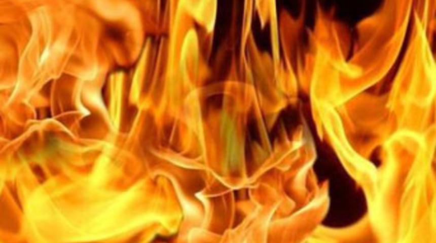 Tartıştığı annesini yakarak &ouml;ld&uuml;rd&uuml;