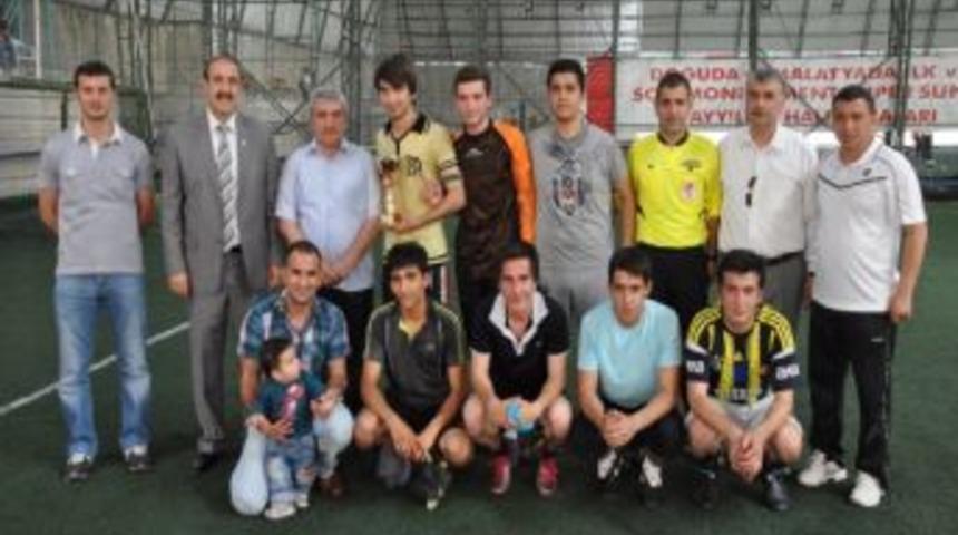 S&uuml;mer Lisesi E Takımı, Nıke Finallerine Katılacak