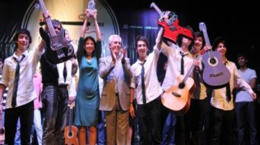 Bursa'da Mor Ve &Ouml;tesi