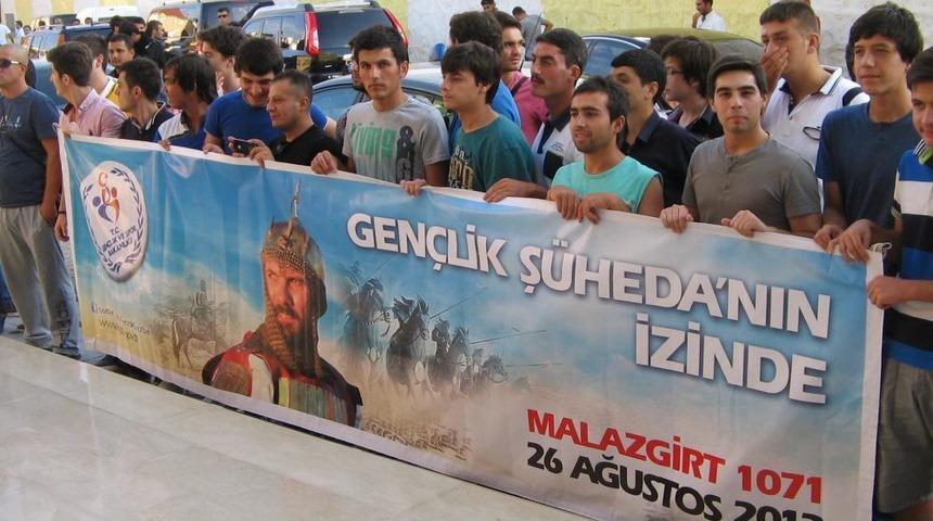 Kıl &Ccedil;adırda Değil KYK Yurdunda Kaldılar