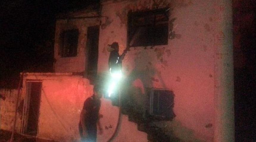 Metruk Evde &Ccedil;ıkan Yangın Korkuttu