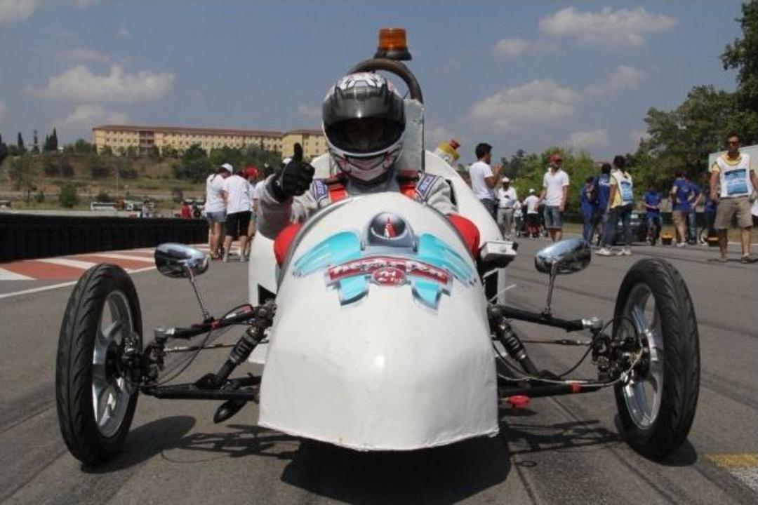 Dp&uuml;, G&uuml;neş Arabaları Yarışında Birinci