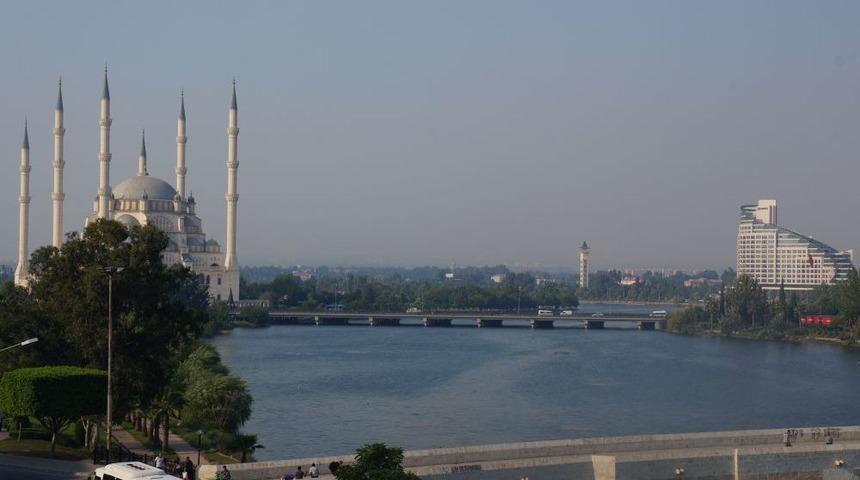 Anızlar Y&uuml;z&uuml;nden Adana Zehir Solumaya Başladı