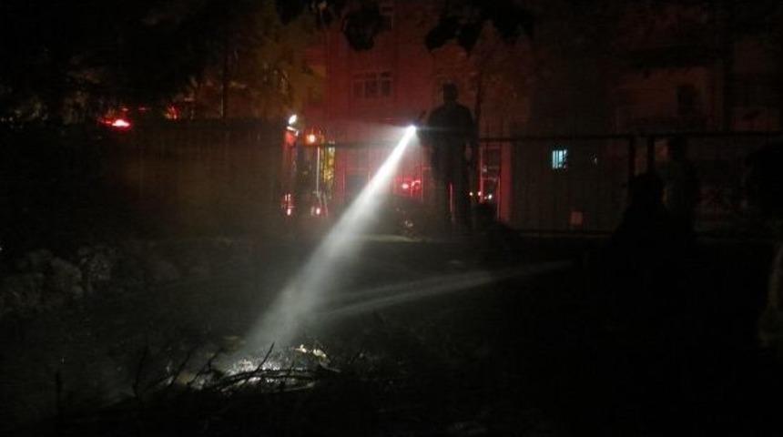 Devlet Hastanesi Bah&ccedil;esinde Yangın