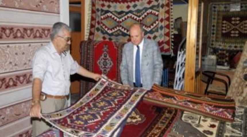 Vali &Ccedil;akacak El Sanatları Sergisini Gezdi