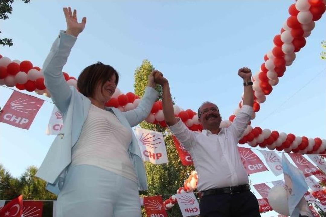Kuşadası Belediye Başkanı M.esat Altung&uuml;n Meydanlara İndi