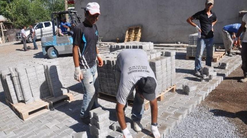 Tatvan Belediyesi&rsquo;nden Yol Yapım &Ccedil;alışması