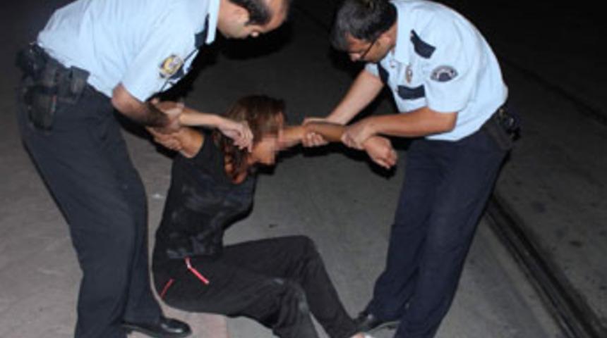 Sevgilisi tarafından darp edilen kadın sinir krizi ge&ccedil;irdi