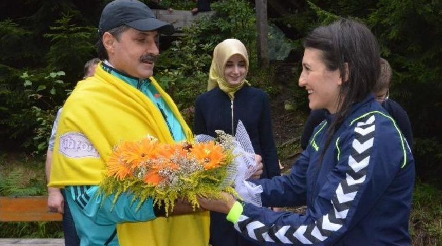 Bakan Faruk &Ccedil;elik Tatilini Rize&rsquo;de Ge&ccedil;iriyor