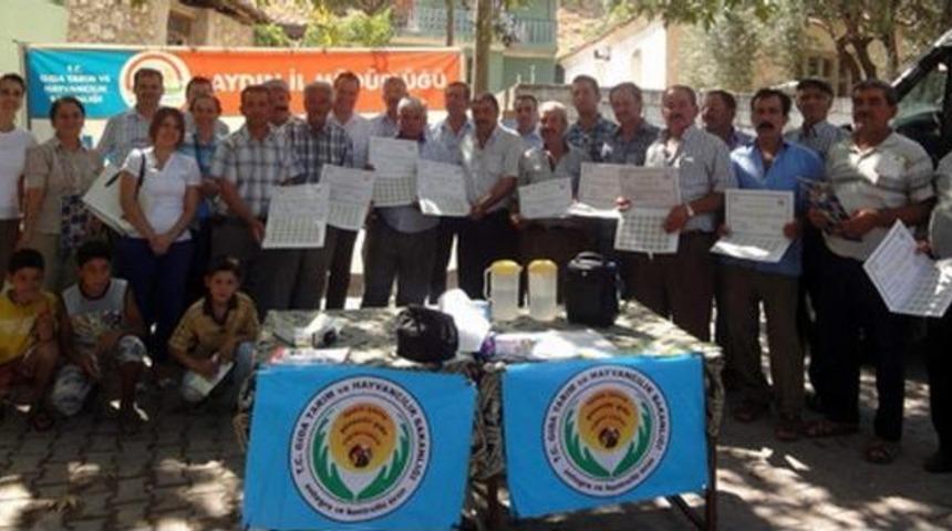 Buharkent Kızıldere K&ouml;y&uuml;nde İncir Ek&uuml;y Sertifika Dağıtım T&ouml;reni D&uuml;zenlendi