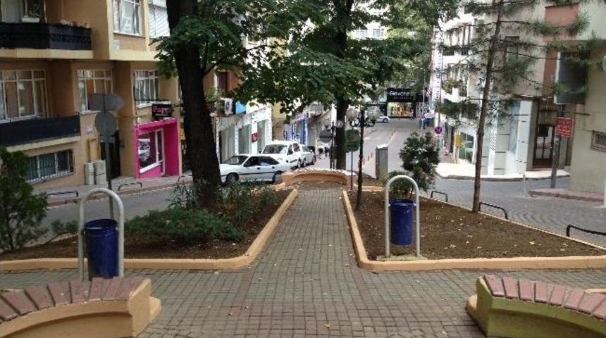 İzmit'te Parklar Bakımdan Ge&ccedil;iyor