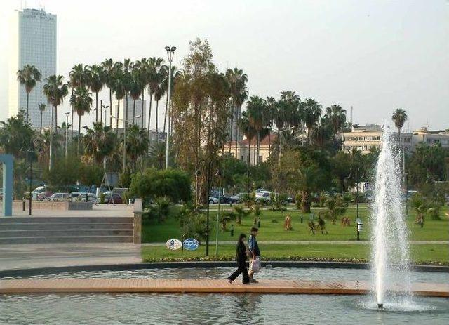 Atatürk Parkı Ve Kültür Park Bakımdan Geçirildi