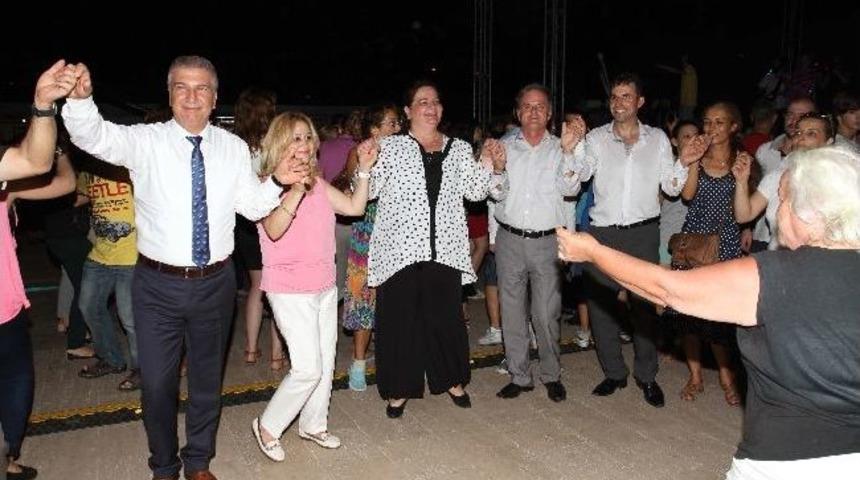 Balkan Festivali Karşıyaka&rsquo;yı Salladı