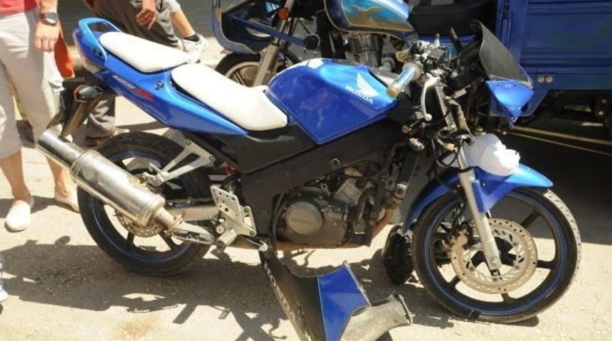 Motosikletin &Ccedil;arptığı Yaşlı Adam Yaralandı