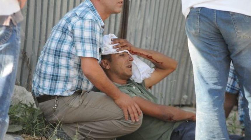 Motosiklet Kamyona Çarptı: 2 Yaralı