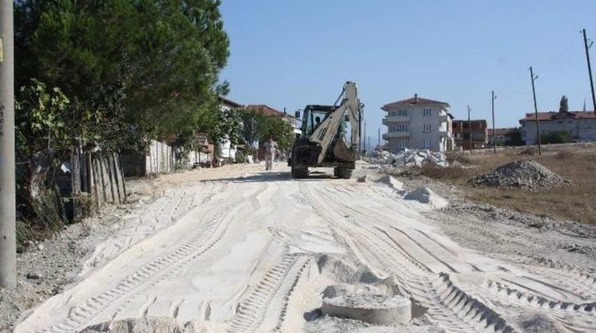 Arifiye&rsquo;de Yol A&ccedil;ma Ve Genişletme &Ccedil;alışmaları S&uuml;r&uuml;yor