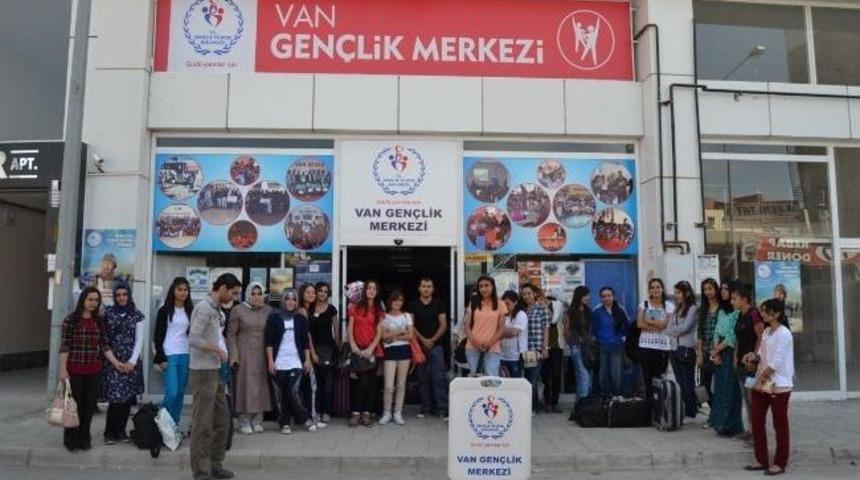 Vanlı 680 Gen&ccedil; İl Dışına G&ouml;nderildi