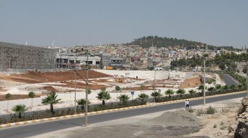 Halepli Bah&ccedil;eye 2 Bin Kişilik Anfi Alanı Yapılıyr