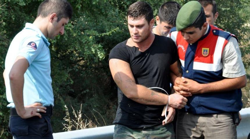 Gardiyanı bı&ccedil;aklayıp ka&ccedil;tı