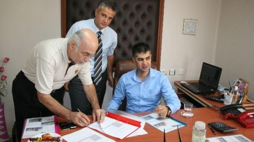 K&ouml;pr&uuml;başı&rsquo;nda Makine Ekipman Desteklemeleri S&ouml;zleşmeleri İmzalandı